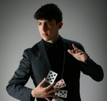 Strolling Close Up Magic