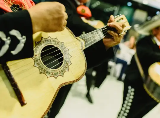 Mariachis-page-section-image